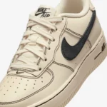 NIKE AIR FORCE OFF WHITE / BEIGE - Image 2
