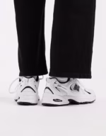 NEW BALANCE 530 WHITE/BLACK - Image 2